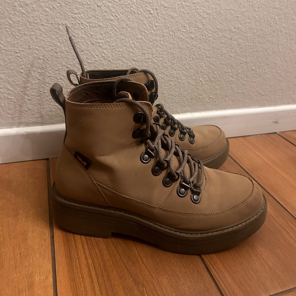 Teva boots women’s size 7